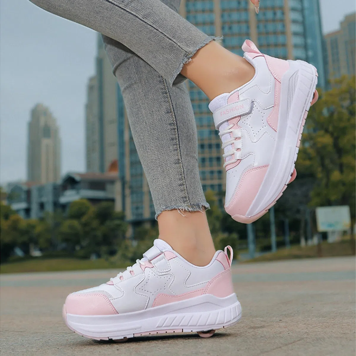 ENEN Scarpe con Rotelle Bambina, All'aperto Strada Sportive Scarpe da Skateboard, 4 Ruote Ruote Skateboard Sneakers Outdoor Gioco Multisport Scarpe da Ginnastica da Pattini per Ragazzi