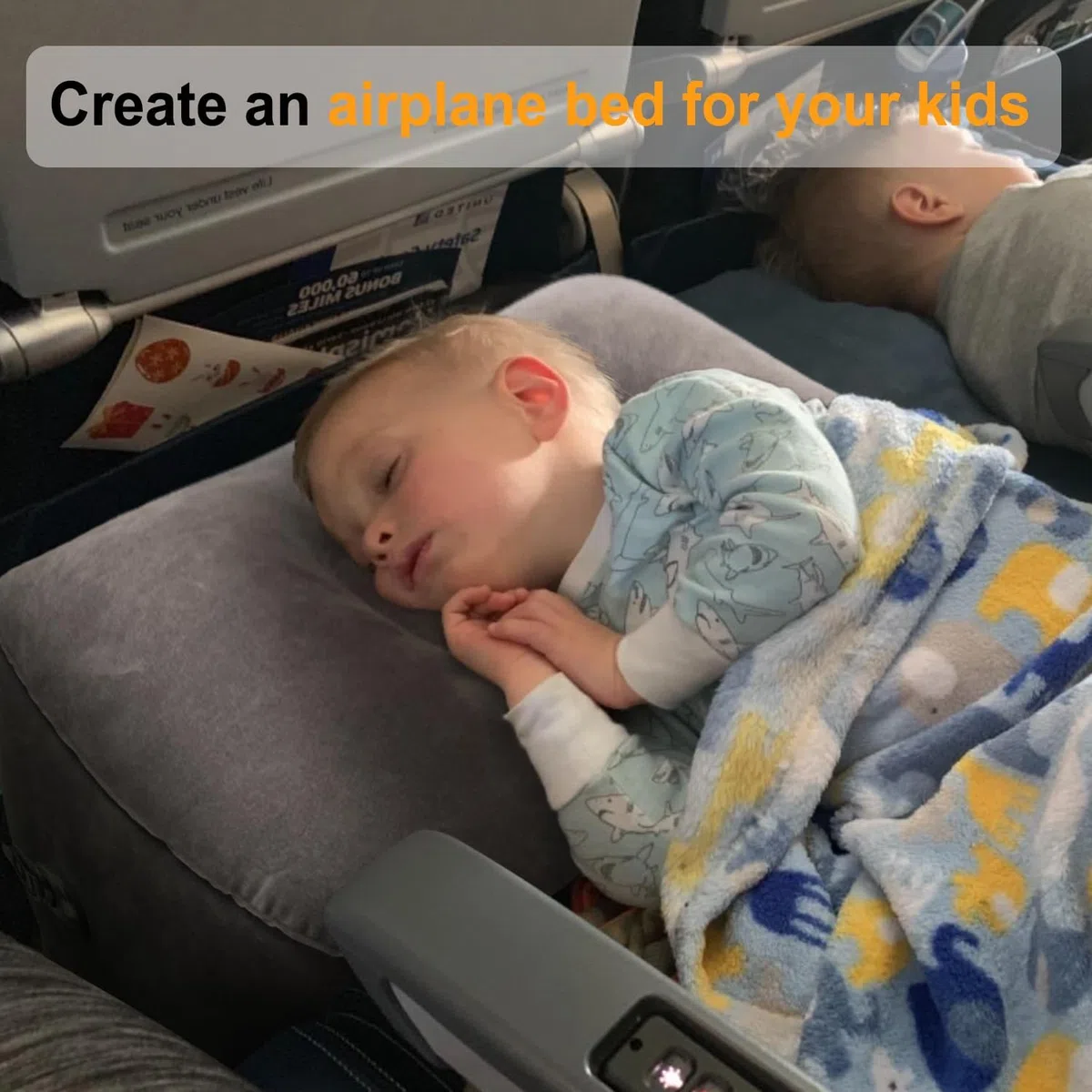Poggiapiedi/cuscino gonfiabile per gambe | altezza regolabile | crea un letto piatto per bambini e bambini | ideale per aereo, treno, auto, viaggi (grigio, 2 pezzi)