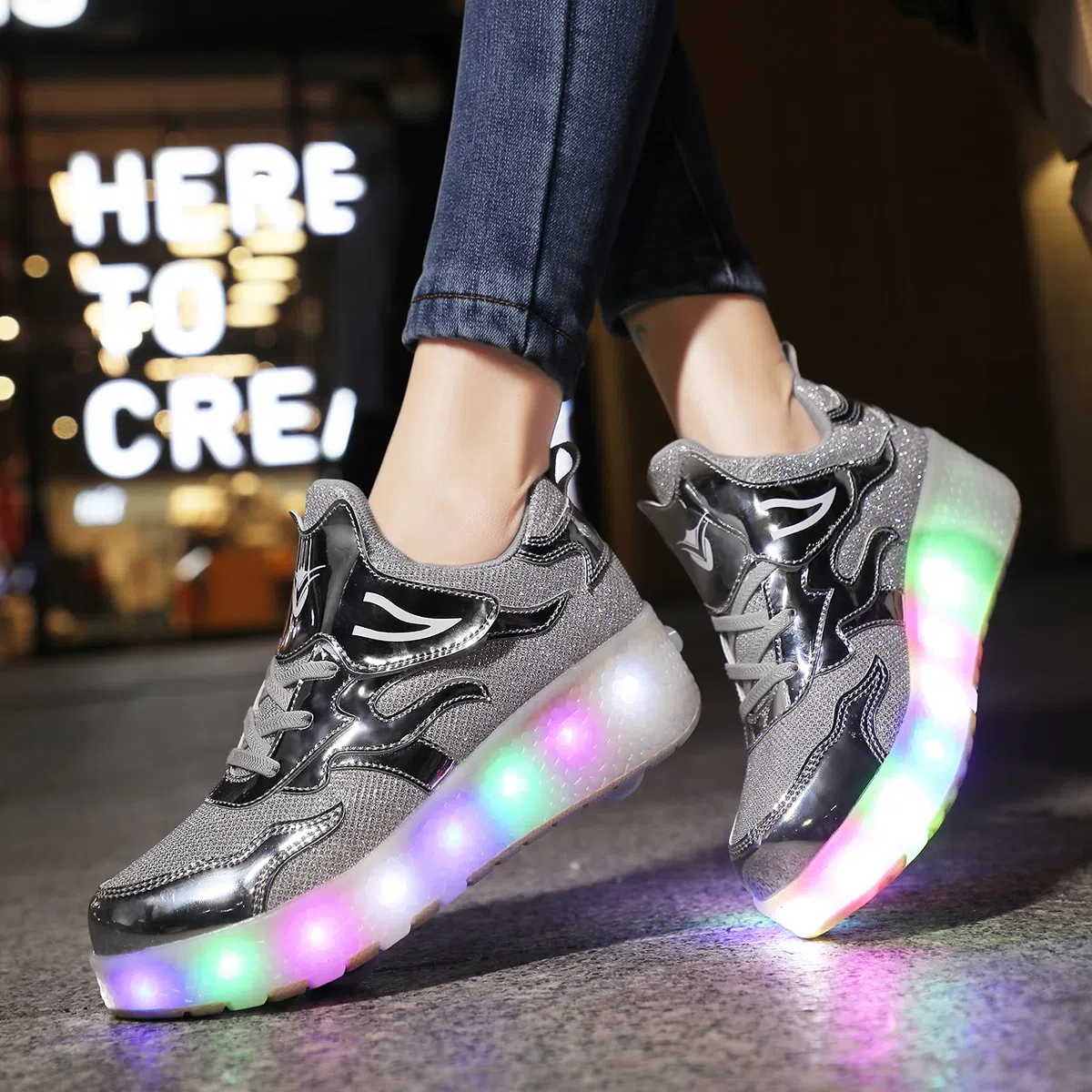 USB Ricarica LED Luci Brillantini Skateboard Scarpe Sportive con Rotelle Retrattile Sneakers Outdoor Multisport Luminose Running Calzature da Ginnastica per Bambini Ragazze e Ragazzi