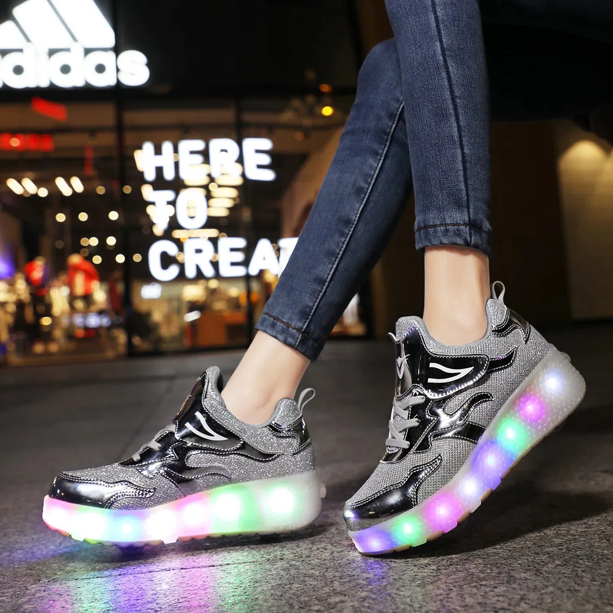 USB Ricarica LED Luci Brillantini Skateboard Scarpe Sportive con Rotelle Retrattile Sneakers Outdoor Multisport Luminose Running Calzature da Ginnastica per Bambini Ragazze e Ragazzi