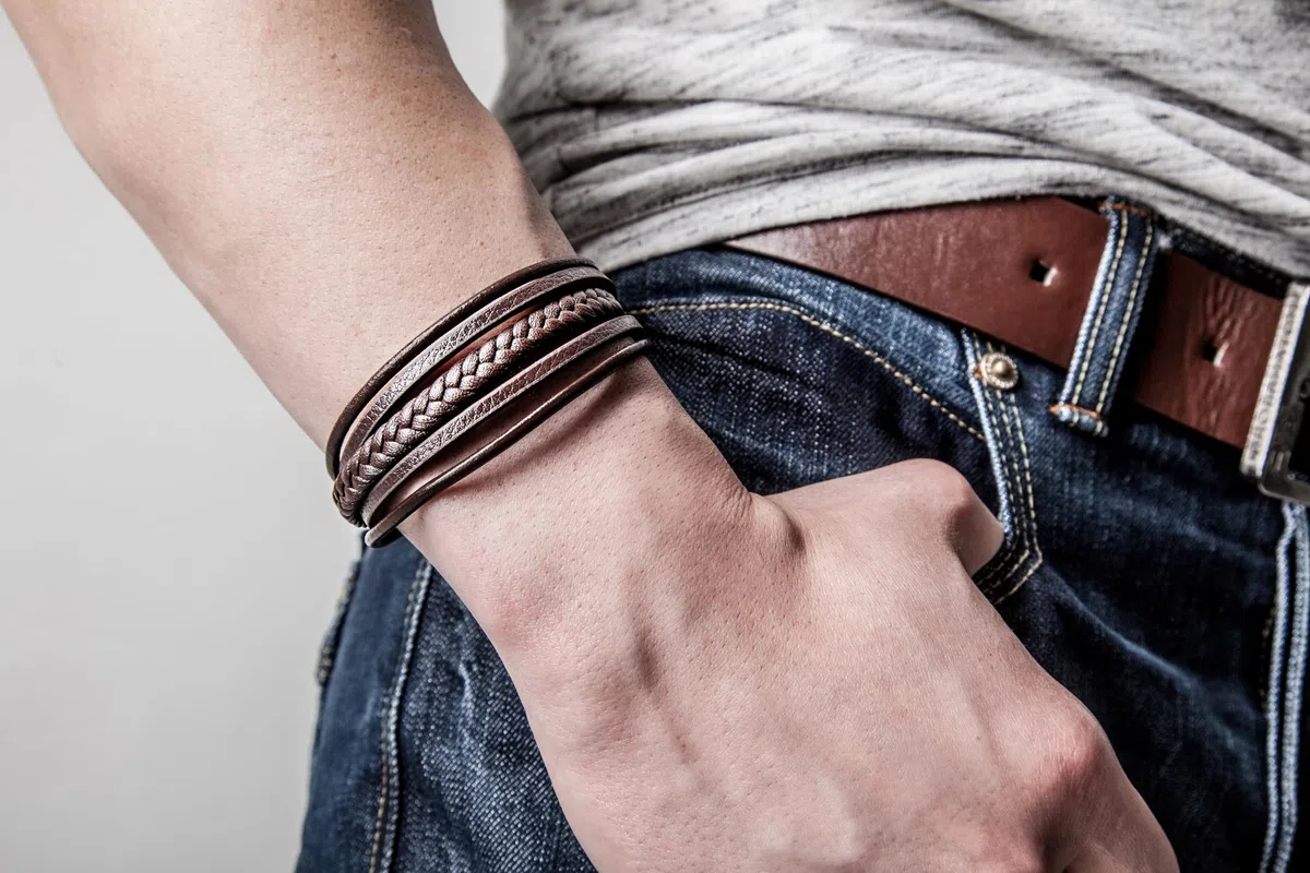 SERASAR Bracciale [Braid] Uomo Pelle in Nero/Marrone - Serratura Magnetica in Acciaio Inossidabile, Esclusivo Portagioie, Idea Regalo per Amici, Marito, Fidanzato | Lunghezza 17, 19, 21, 23, 25cm