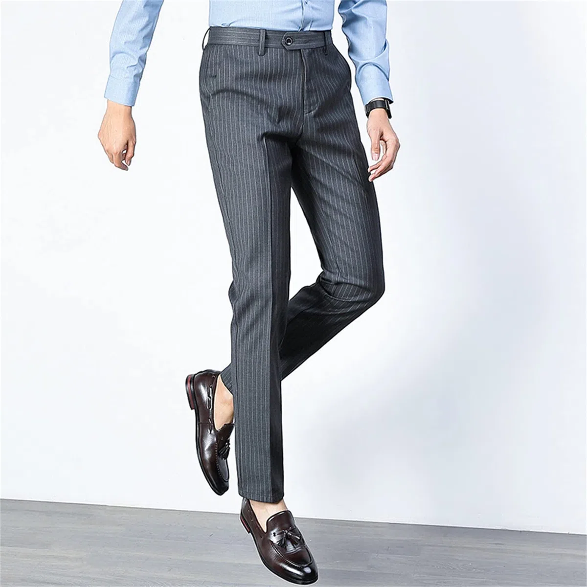 Pantaloni da uomo slim a righe casual affusolati gessato resistente alle rughe pantaloni da abito da lavoro leggeri