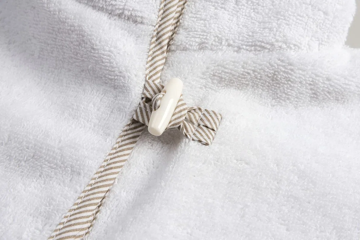 Filet - Poncho da Bagno per Neonati e Bambini Fino a 2 anni, Accappatoio con Cappuccio in Spugna di Cotone, Tasca in Tela Aida da Ricamare, Made in Italy, Taglia Unica, Bianco e Azzurro
