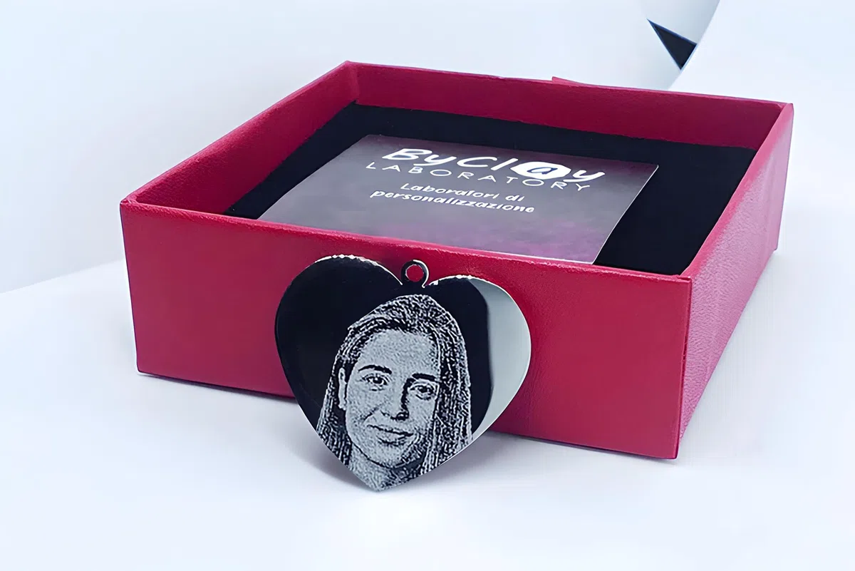 Collana Cuore con Foto Incisa | Ciondolo Acciaio Personalizzato con Fotoincisione | Catenina e Medaglia | Regalo personalizzato San Valentino