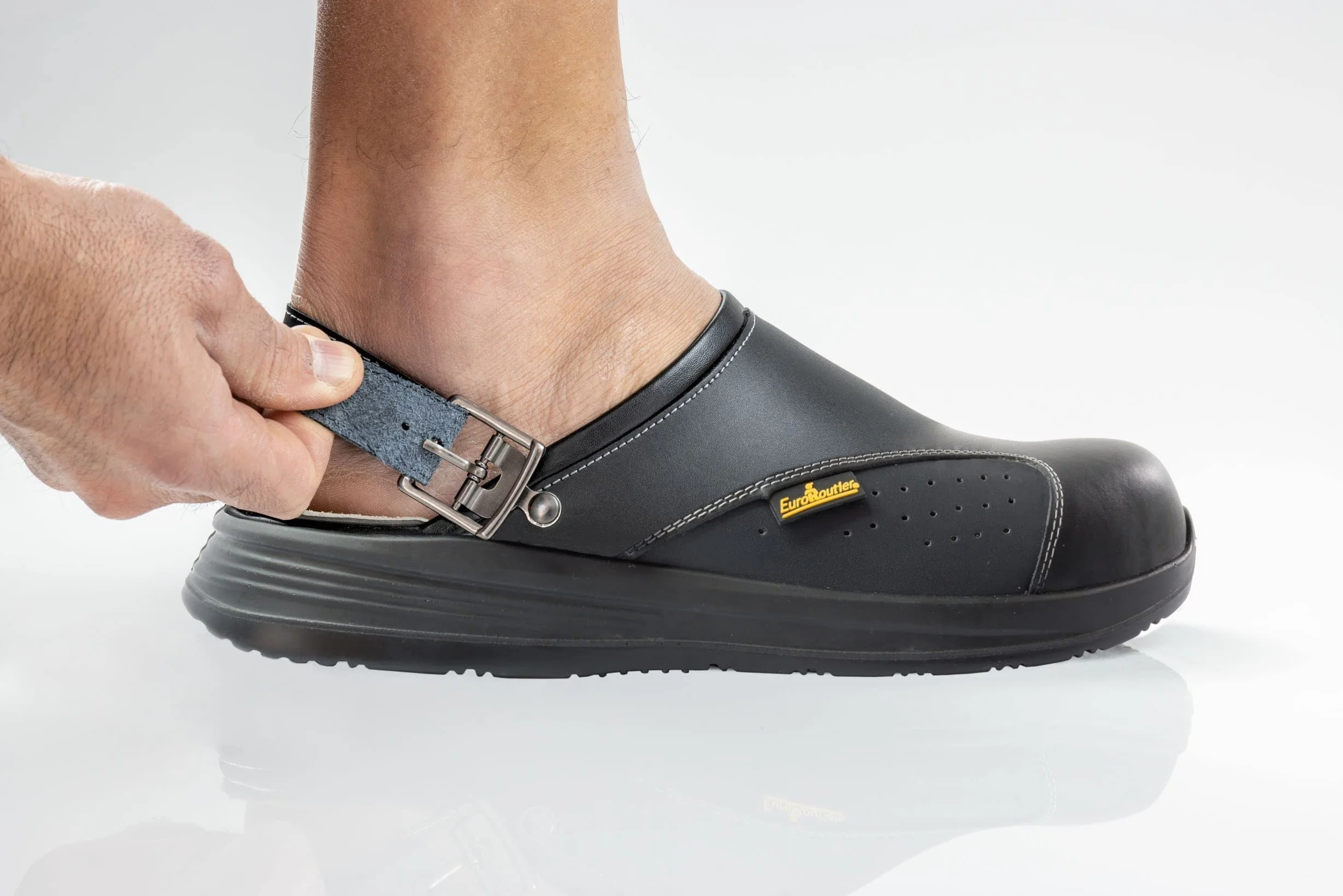 EUROROUTIER Work Slipper, Ciabatta in Pelle con Cinturino Girevole e Fibbia in Metallo OB A-E-FO-SRC