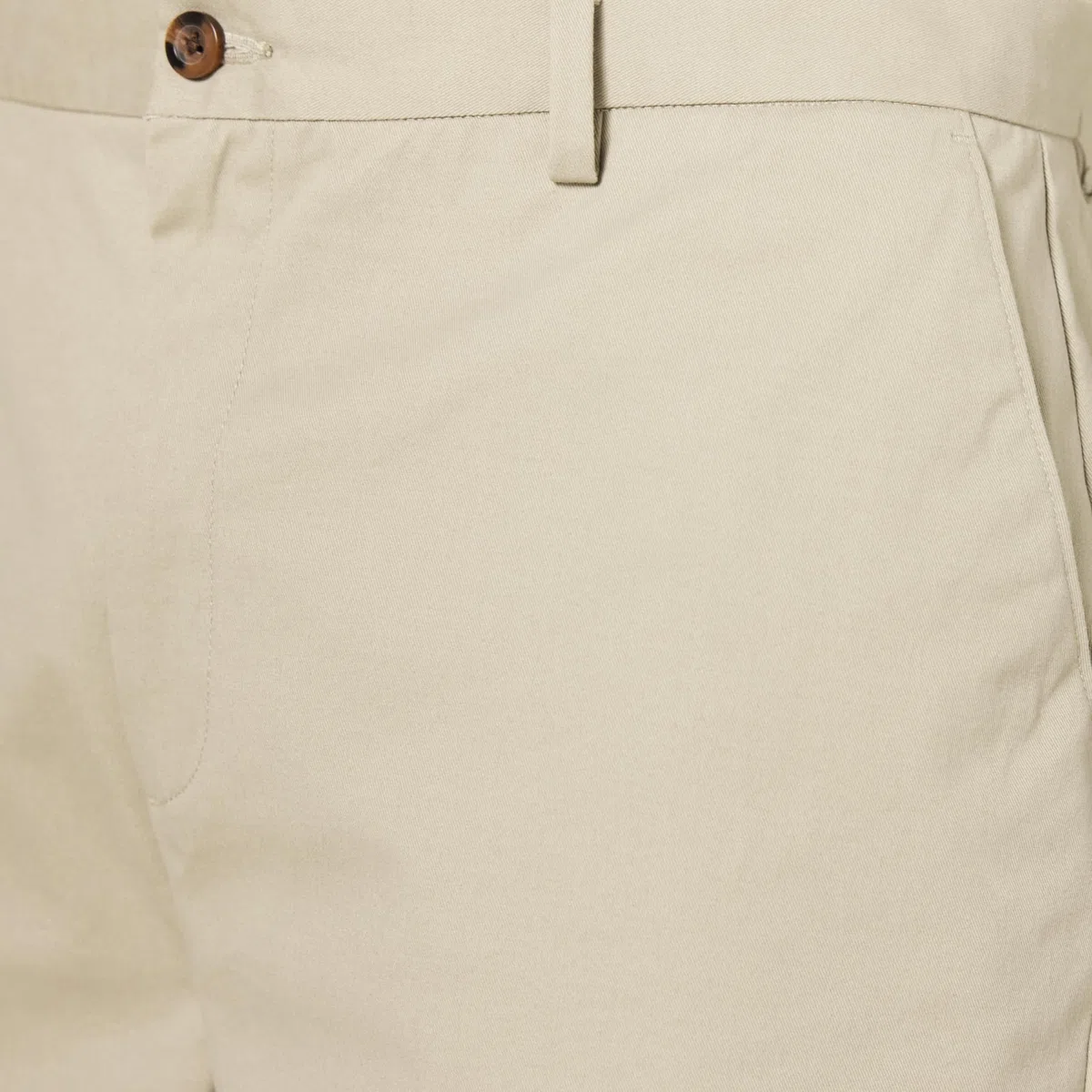 Amazon Essentials Pantaloni Chino Elasticizzati senza Pince sul Davanti e Antipiega, Vestibilità Classica Uomo