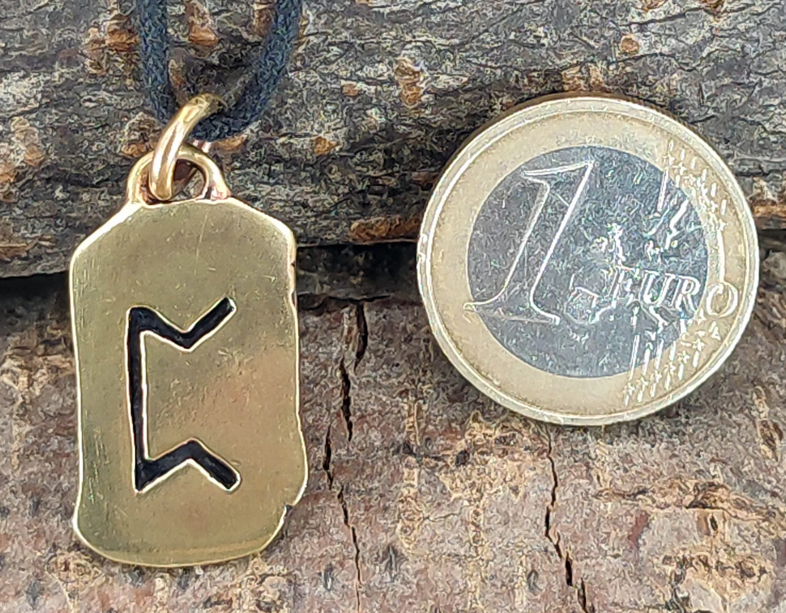 Kiss of Leather Ciondolo rune Perthro in bronzo n. 100, Bronzo