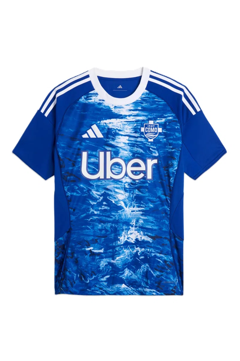COMO 1907 Maglia Gara Ufficiale Stagione 2025/26. Jersey Calcio Traspirante con Design Ispirato al Lago di Como. Prodotto Originale con Stemma Club.