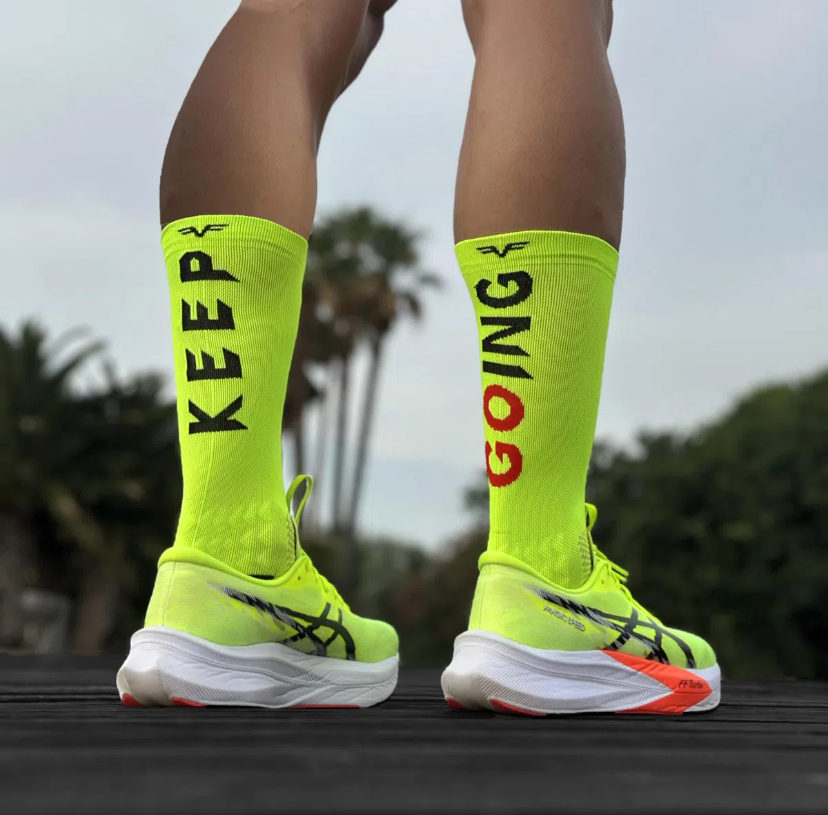 Calzini Tecnici Sportivi a Compressione, studiati per Alte Prestazioni nella Pratica Sportiva di Corsa, Ciclismo, CrossFit, Palestra.