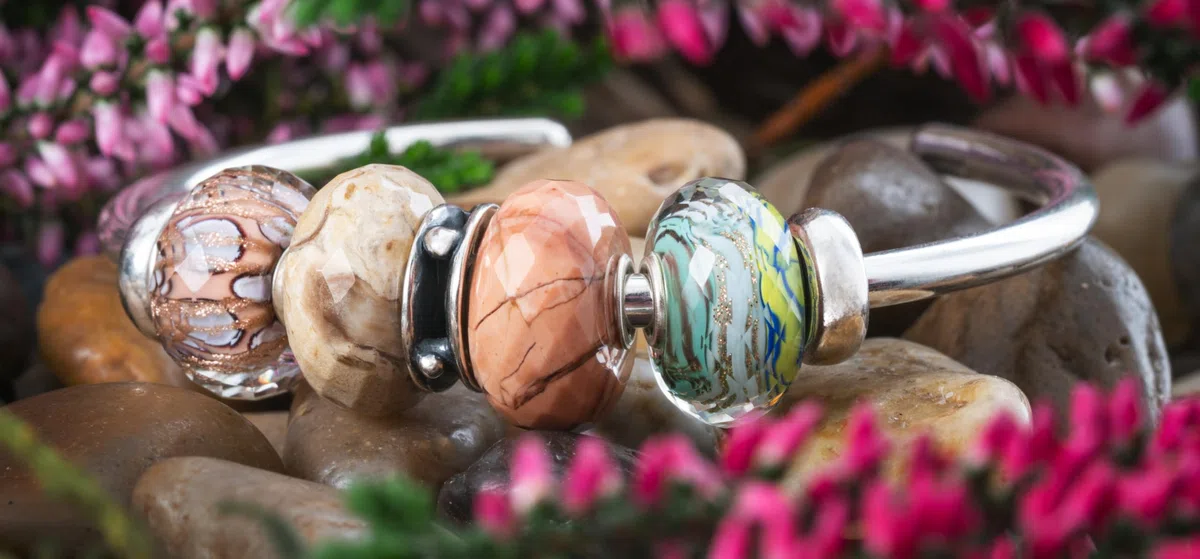 Trollbeads Frühlingskollektion Blühende Verbindungen Edelsteine 2024