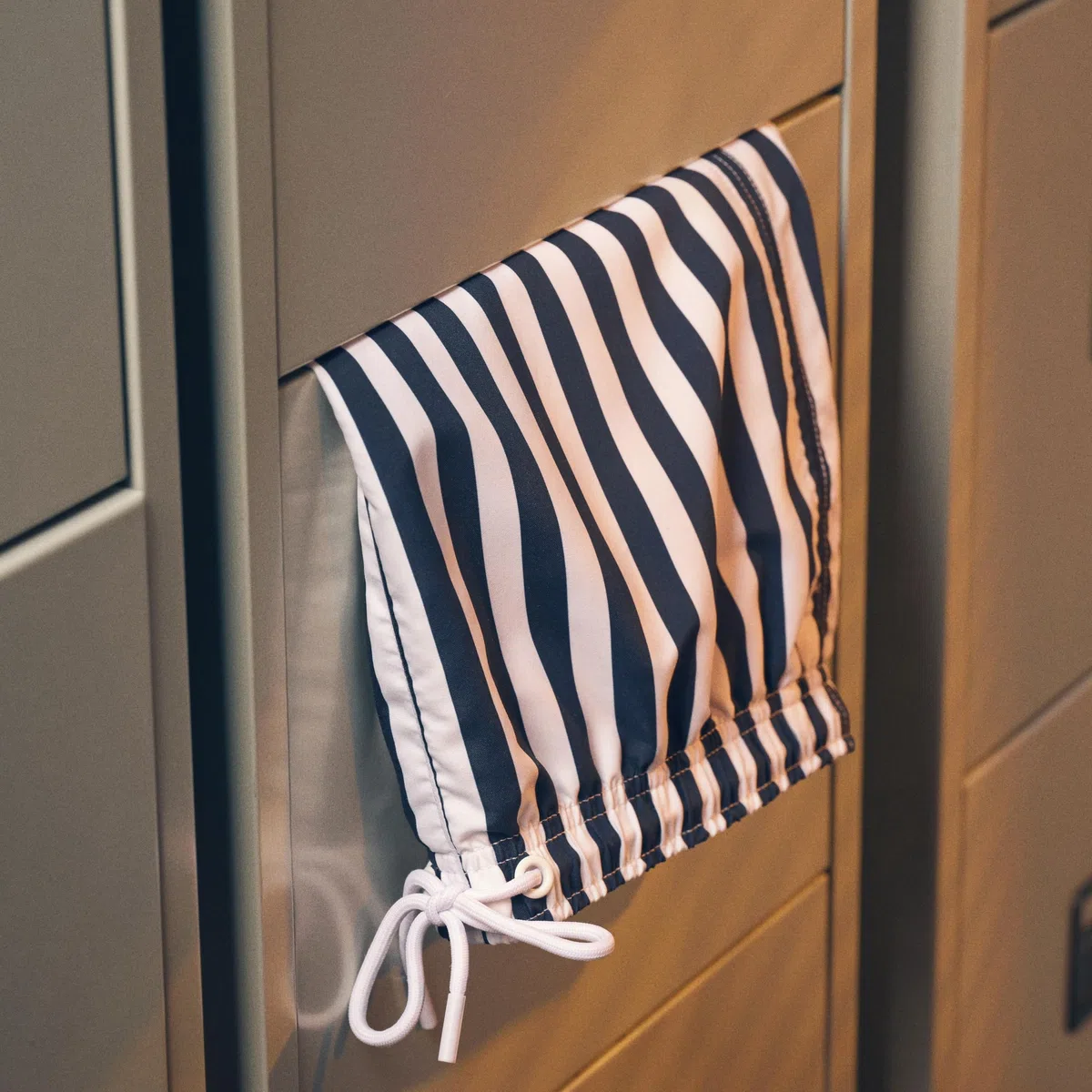 Trendhim Costume da bagno da uomo a righe, 46 cm, ad asciugatura rapida, con elastico in vita, leggero, abbigliamento da spiaggia in diversi colori, design danese per piscina ed estate