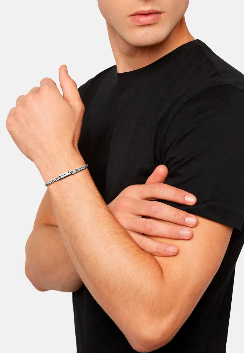 Breil, Collezione Groovy, Bracciale Uomo, Catena in Acciaio Satinato, Pratica Chiusura a Moschettone, Misura 21 cm, Idee Regalo Uomo e Ragazzo