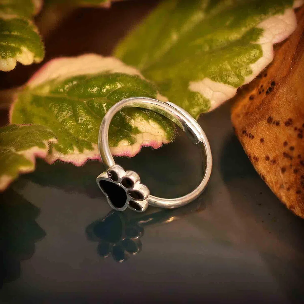 CLEVER SCHMUCK Anello da ragazza con zampa di cane, in argento sterling 925 laccato nero lucido, misura universale regolabile per bambini in custodia per gioielli, Metallo