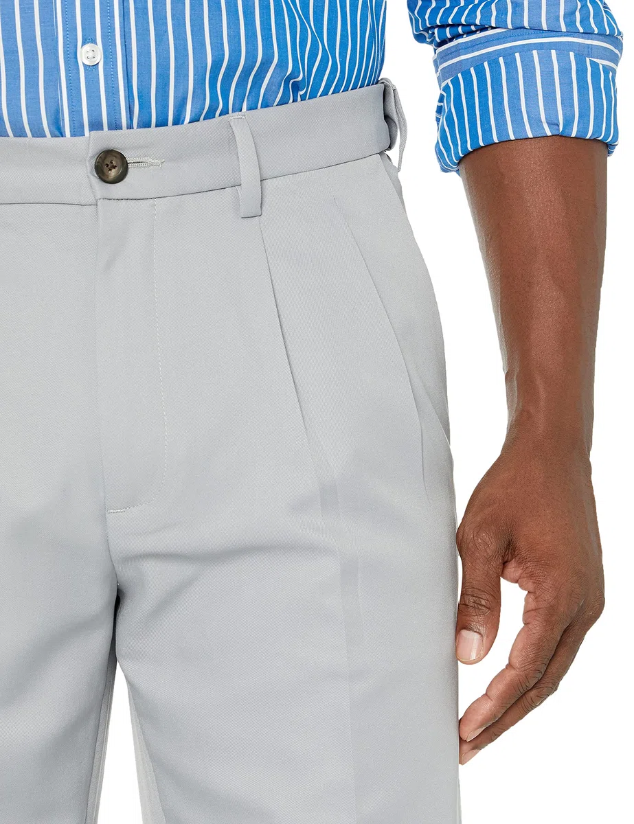 Amazon Essentials Pantaloni da Abito con Pinces con Vita Espandibile in Vita e Vestibilità Classica Uomo