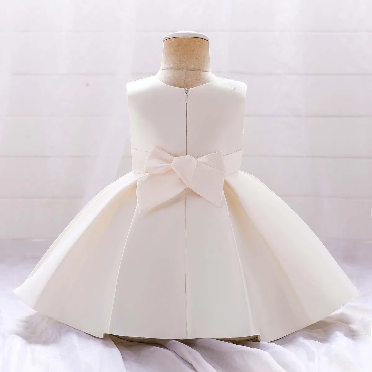 Generico Vestito Damigella Bambina, con Grande Fiocco Decorativo, Modello cerimoniale Elegante, Gonna principessina Adatta a Matrimoni ed Eventi Formali per fanciulle