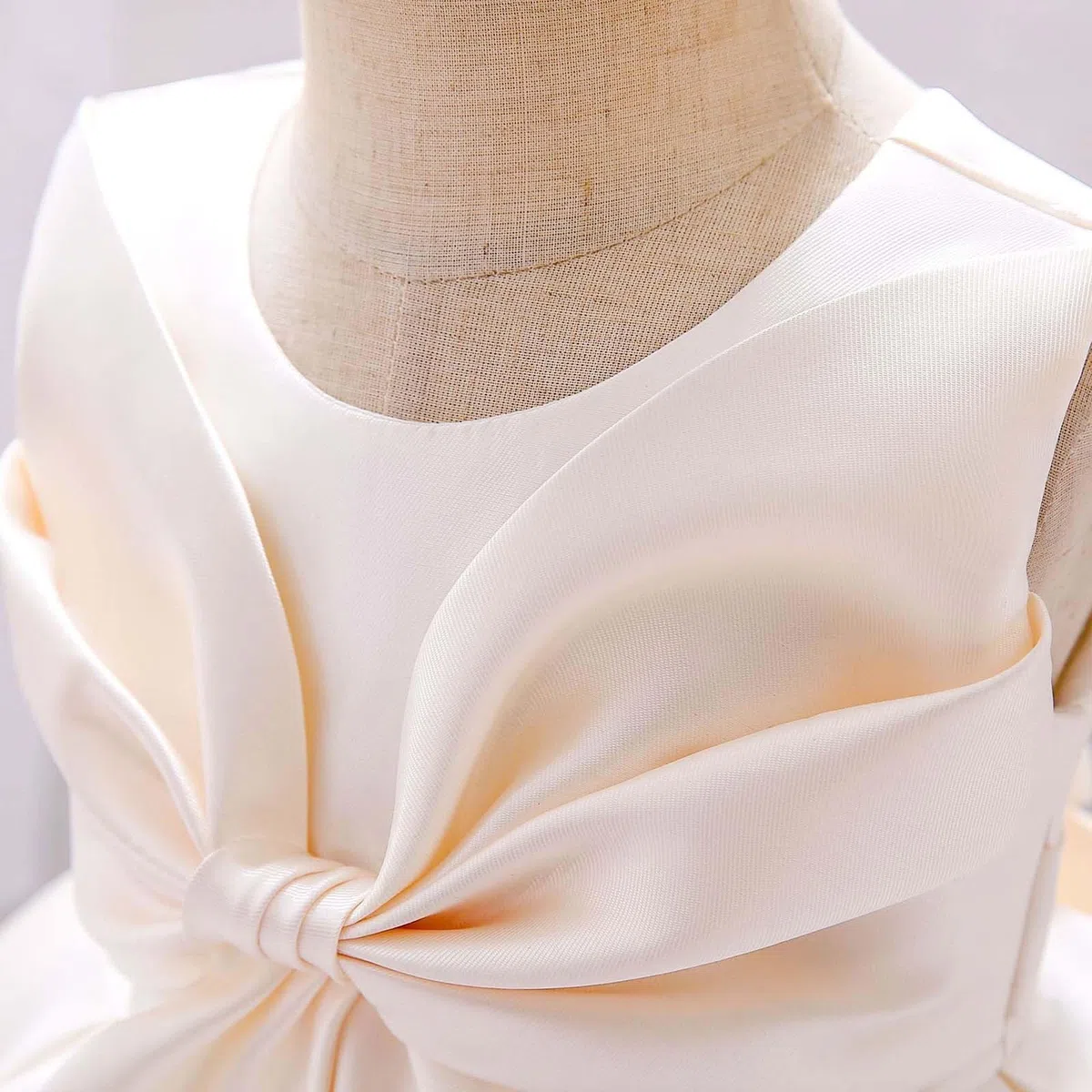 Generico Vestito Damigella Bambina, con Grande Fiocco Decorativo, Modello cerimoniale Elegante, Gonna principessina Adatta a Matrimoni ed Eventi Formali per fanciulle