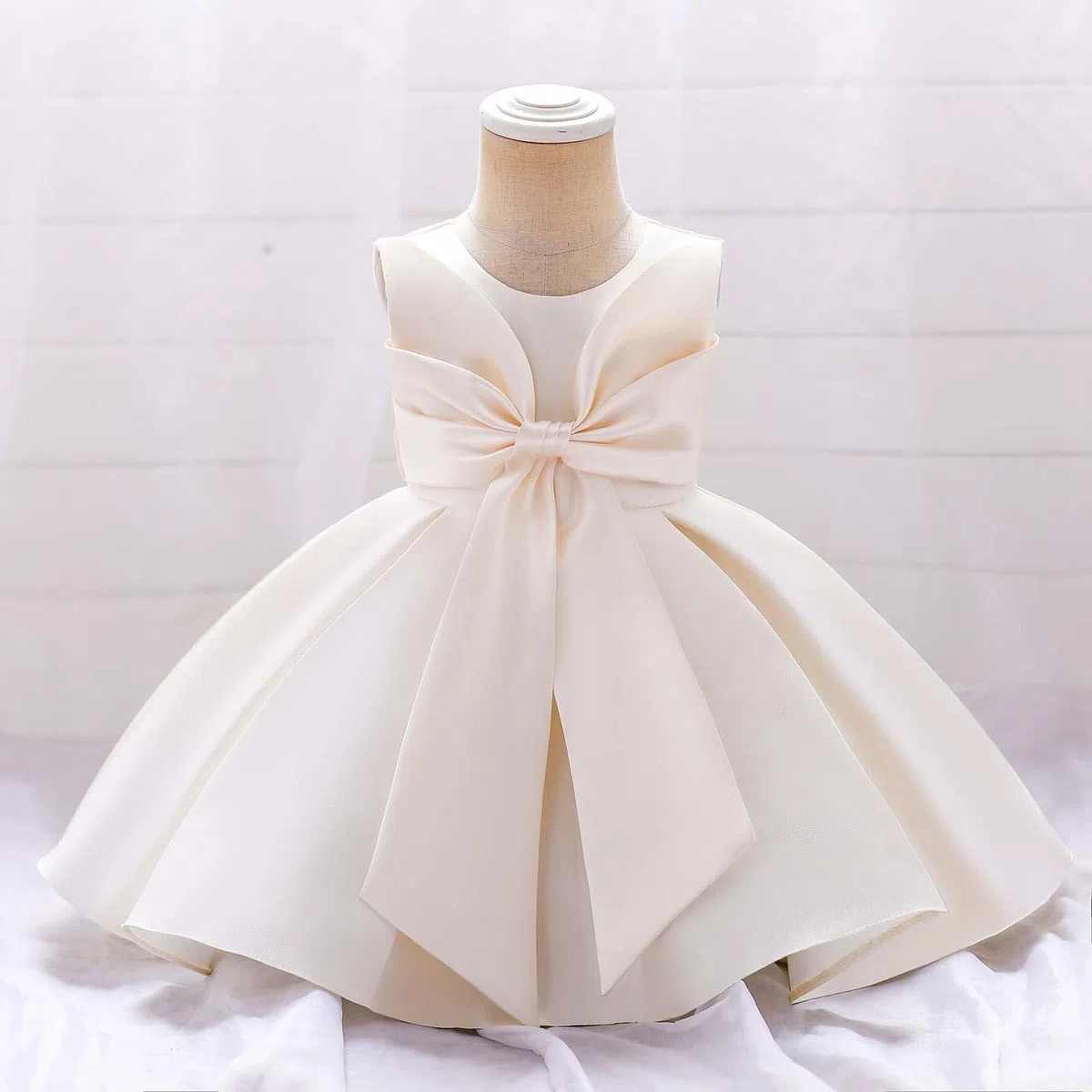 Generico Vestito Damigella Bambina, con Grande Fiocco Decorativo, Modello cerimoniale Elegante, Gonna principessina Adatta a Matrimoni ed Eventi Formali per fanciulle