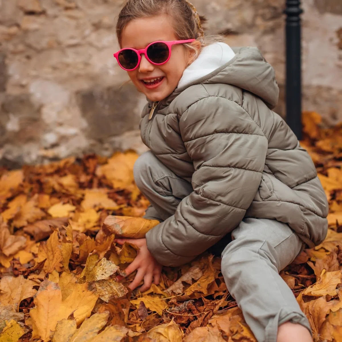 BÉABA, Occhiali da sole per bambini 4-6 anni, 100% protezione UV - CAT 3, protezione laterale, comfort ottimale, aste regolabili a 360°, Sunrise, Fuschia