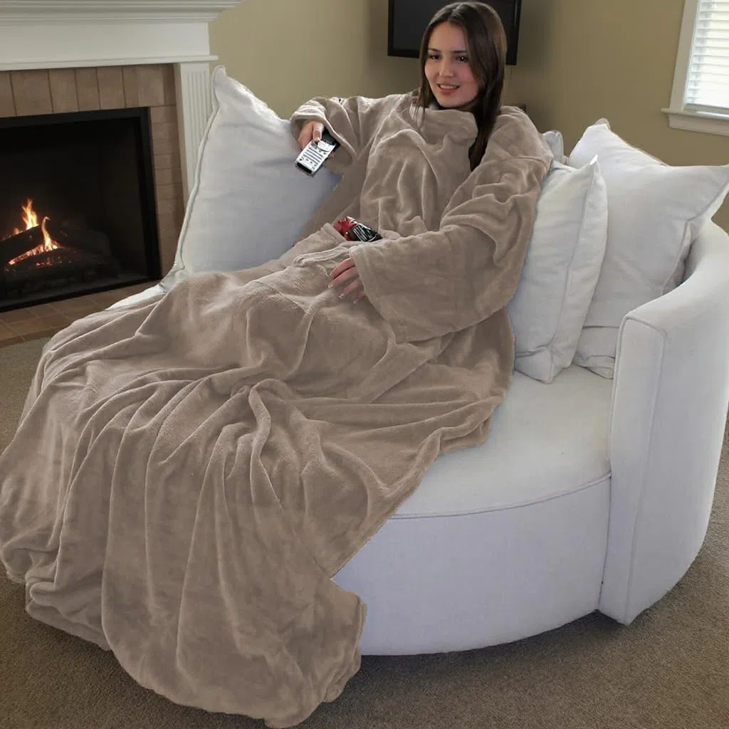 Brandsseller - Coperta per TV morbida con maniche a effetto cashmere, sacca copri piedi e 2 tasche, 150 x 180 cm, grigio tortora