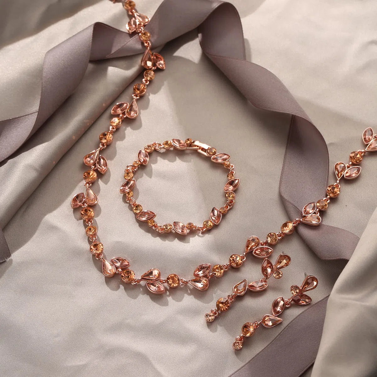 EVER FAITH Cristalli Sposa Set di gioielli da damigella d'onore, Elegante Marquise Rotondad Strass Foglia Collana Dangle Orecchini Tennis Bracciale Set per le donne