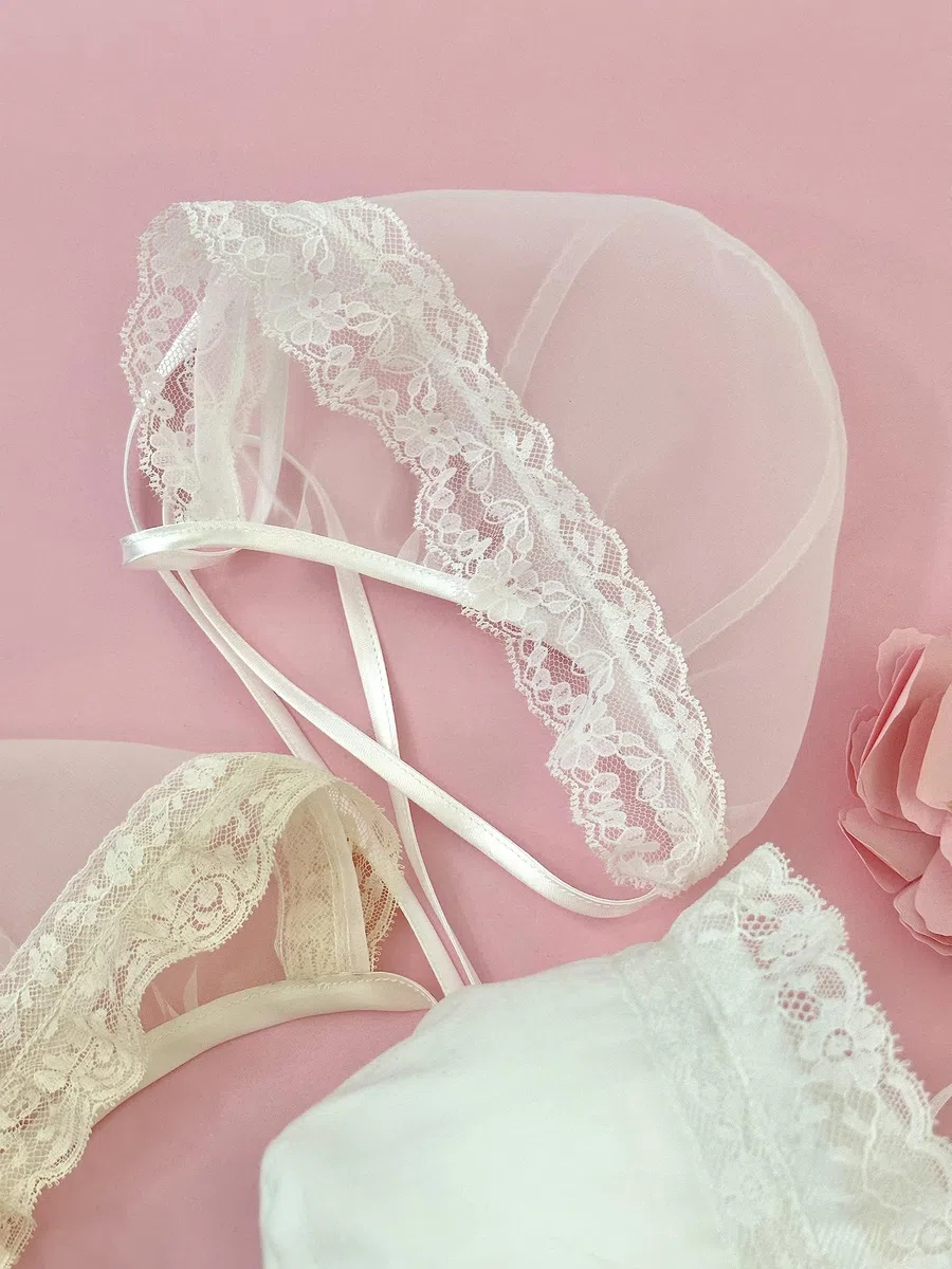 Generico Tulle E Meraviglie Cuffietta da Battesimo in Organza Disponibile in Avorio o Bianco