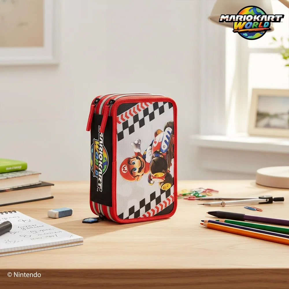 MARIO KART - Astuccio Scuola Ufficiale Mario Kart, Astuccio 3 Scomparti con Set Cancelleria Incluso, Penna Cancellabile Blu, 5 Etichette Adesive, Pratica Chiusura a Zip, 20x13Hx7 cm