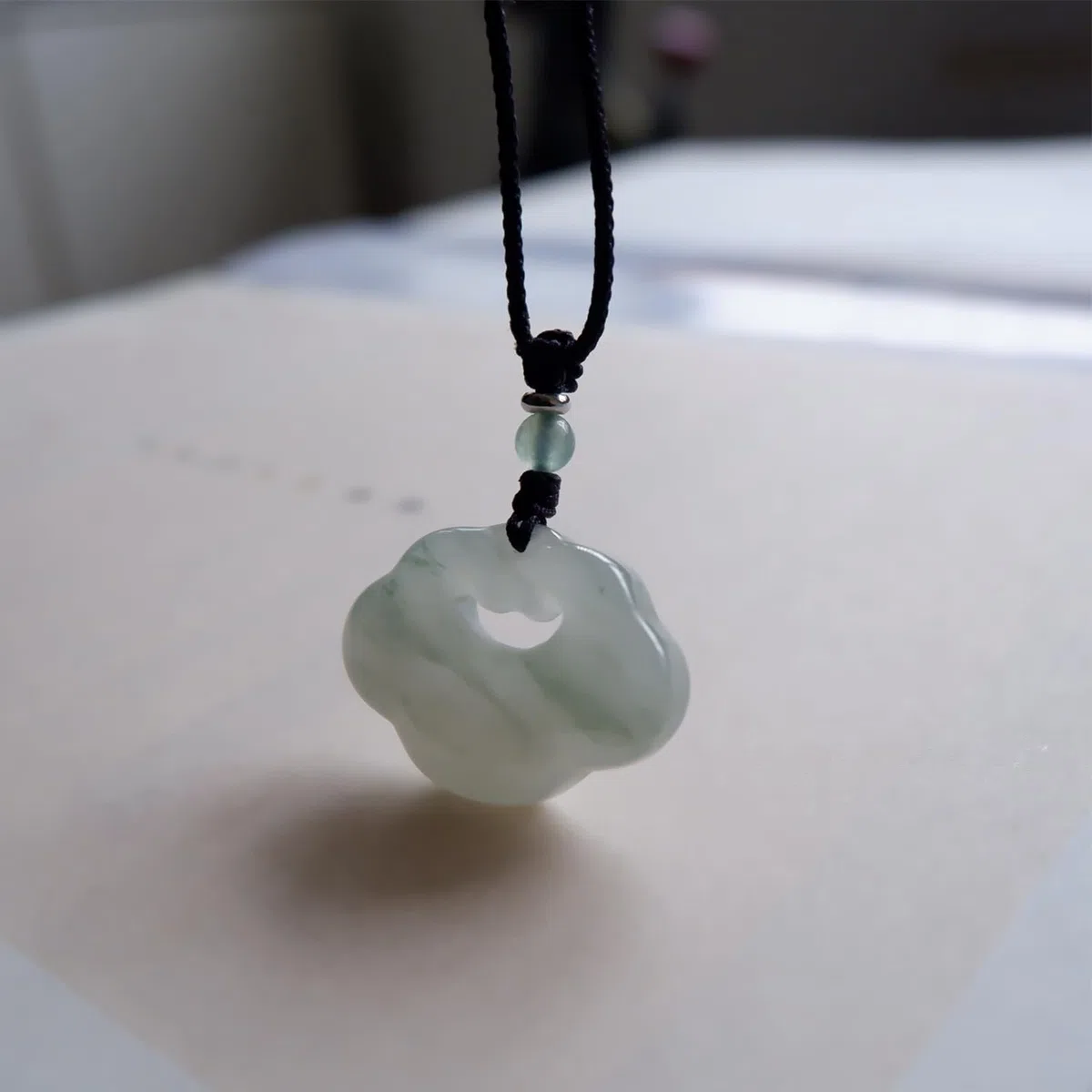 Verde Chiaro Naturale Giada Di Buon Auspicio Nuvola Blocco Collana Pendente (Black)