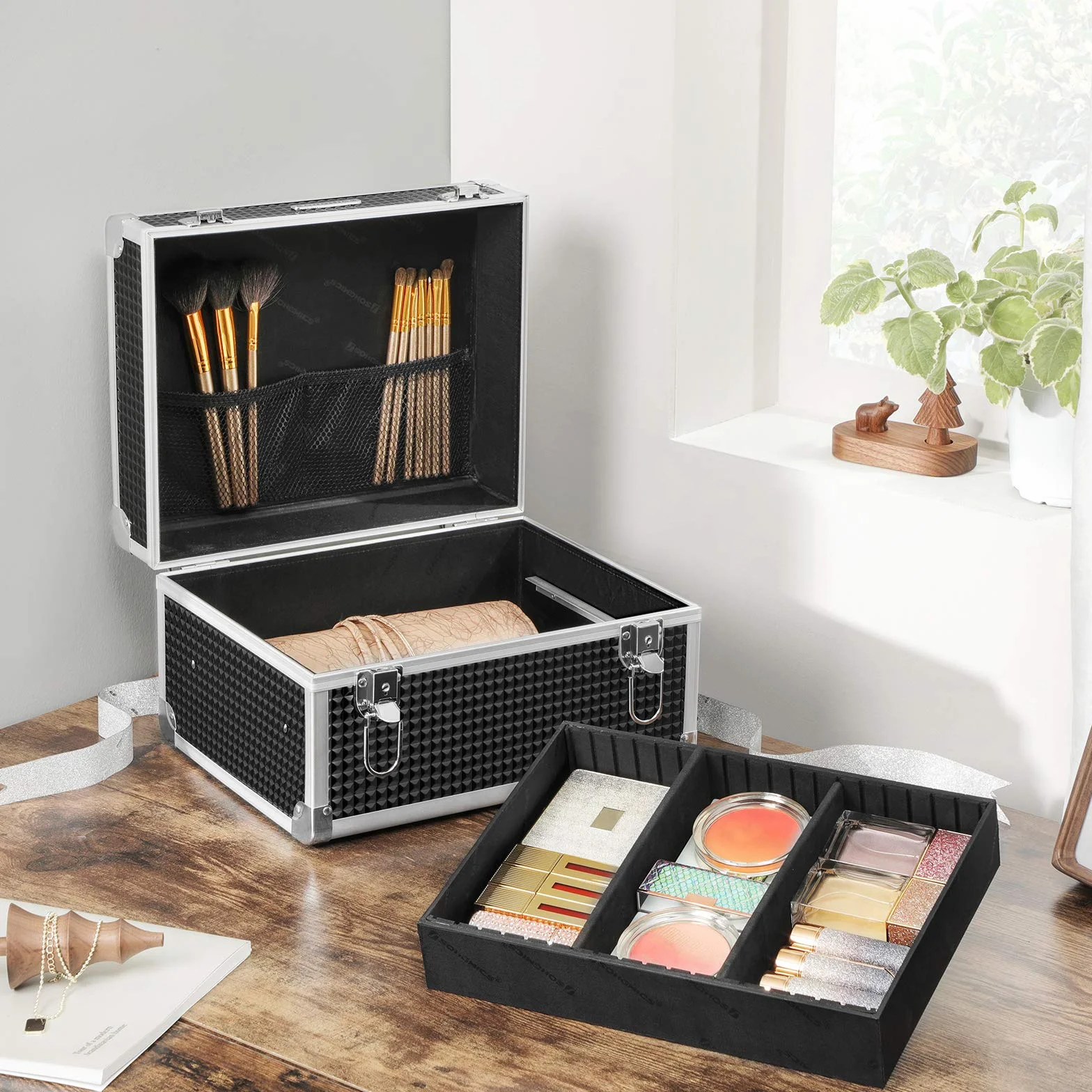 SONGMICS Valigetta per Cosmetici, Beauty Case Professionale, Cofanetto da Viaggio Porta Trucchi per Parrucchieri e Truccatori, con Vassoio Rimovibile e Serrature, Nero JBC328B01