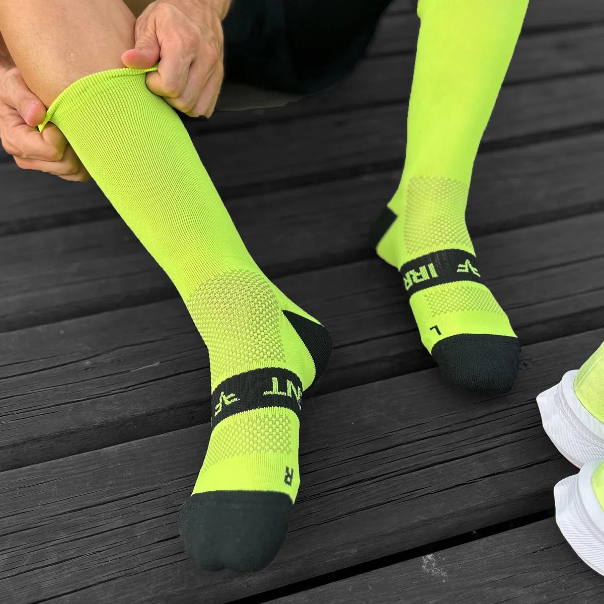 Calzini Tecnici Sportivi a Compressione, studiati per Alte Prestazioni nella Pratica Sportiva di Corsa, Ciclismo, CrossFit, Palestra.