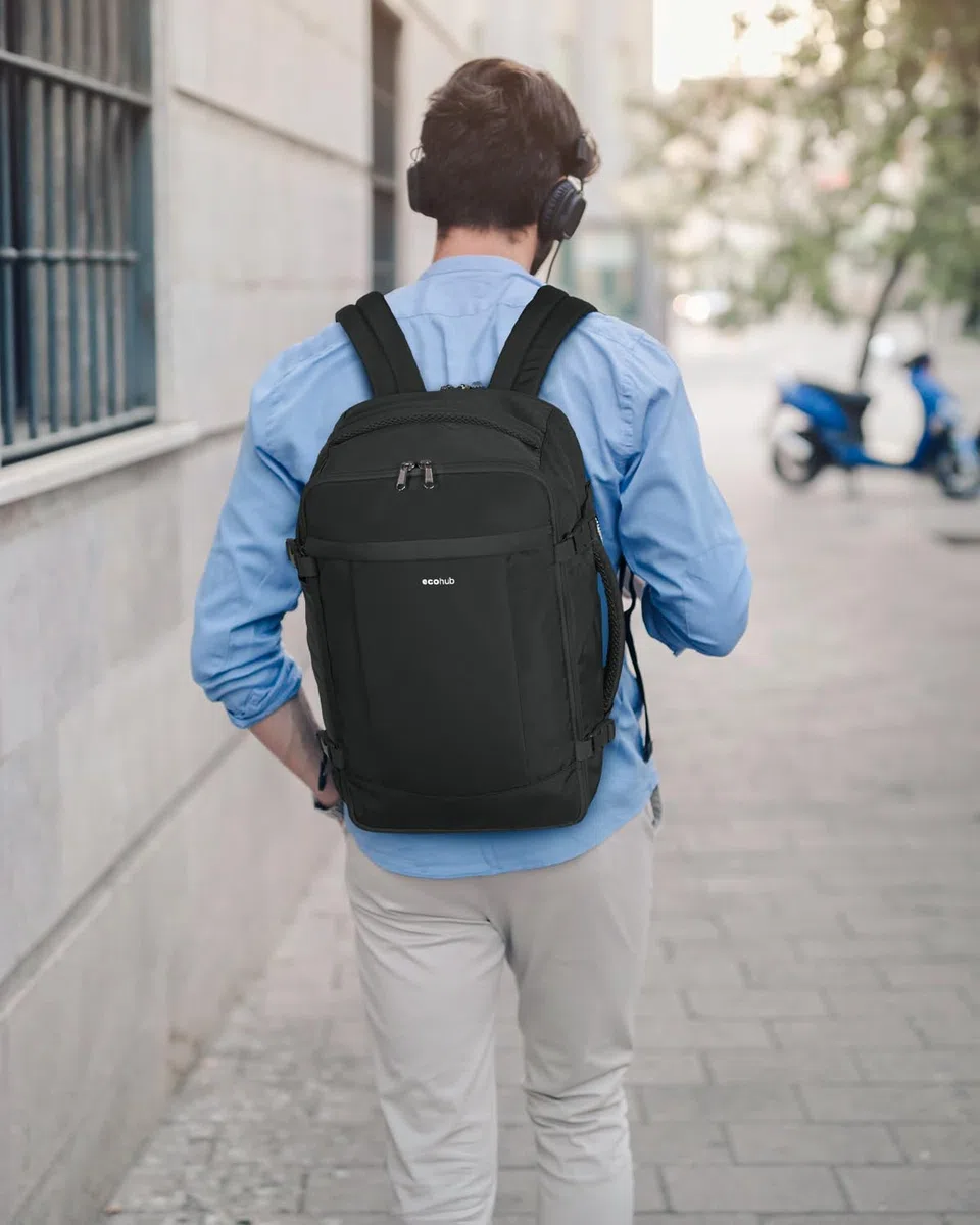 ECOHUB 20L Zaino Ryanair 40x20x25, Zaino Da Viaggio Aereo Bagaglio a Mano Con Scomparto Per Laptop 3D, Resistente all'Acqua Bagaglio a Mano 40x20x25 Ryanair, Riciclato Zaino Viaggio Donna Uomo, Nero