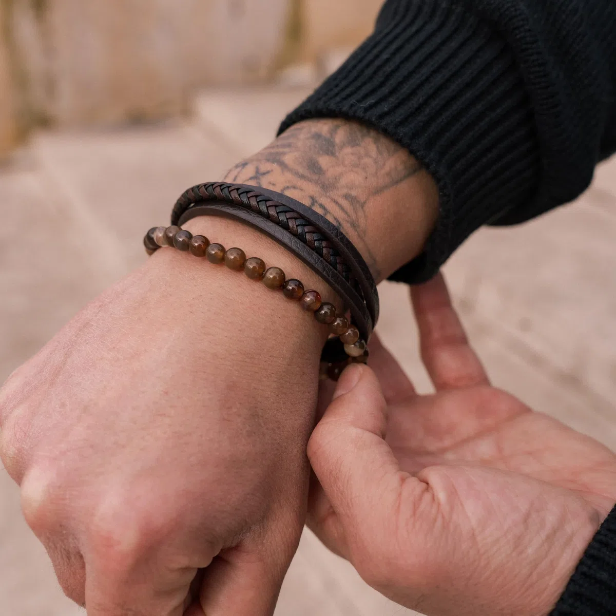 SERASAR | Bracciale Premium da Uomo in Vera Pelle Nera e Marrone | Chiusura Magnetica in Acciaio Inox | Portagioie Incluso | Ottima Idea Regalo