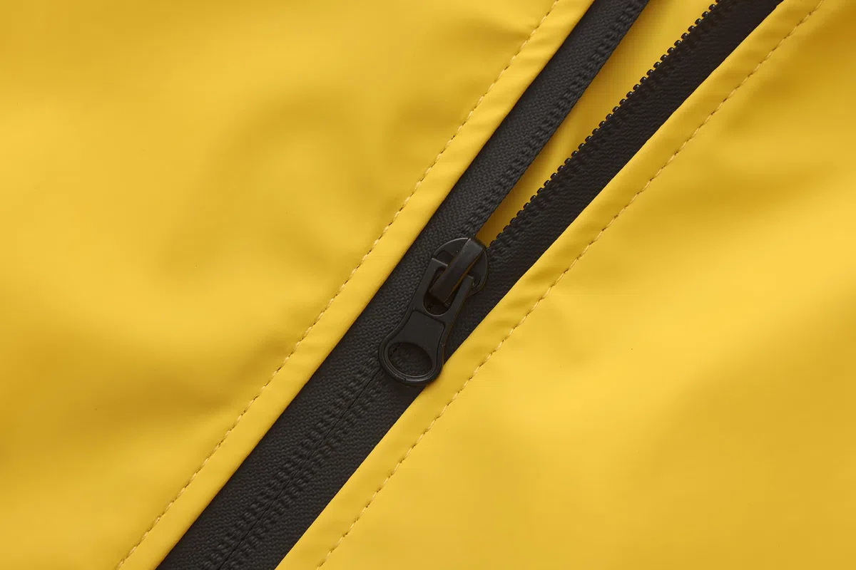 Cerato impermeabile bambino con cappuccio, giacca antipioggia interna a righe in cotone di alta qualità, cerniera idrorepellente, strisce riflettenti per la sicurezza, materiale con minimo