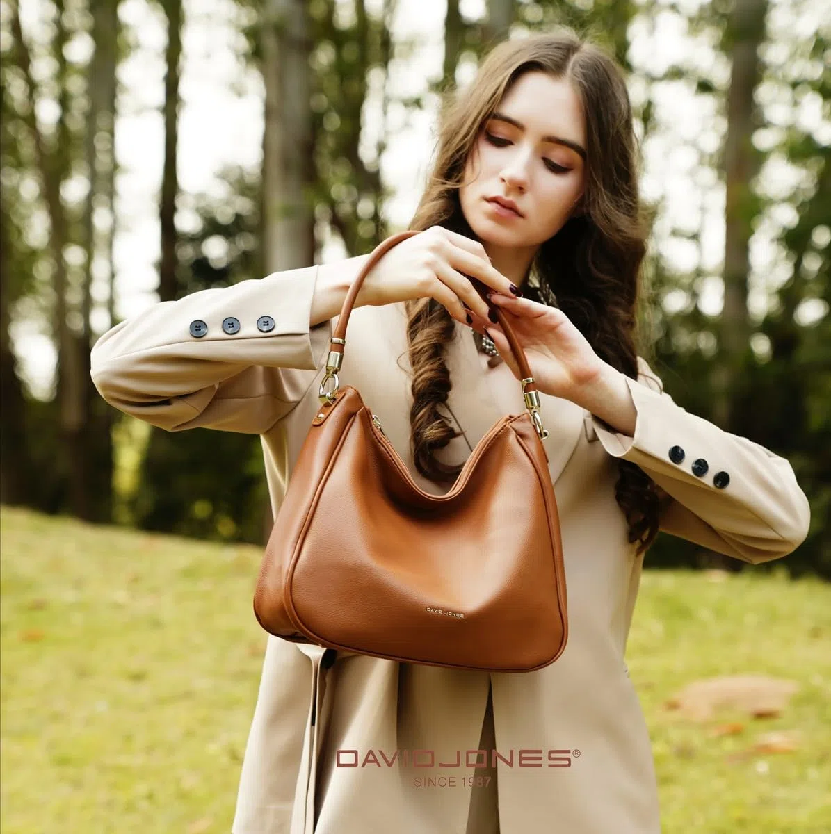 David Jones - Borsa da donna - Borsa a tracolla in ecopelle di poliuretano, di medie dimensioni con manico lungo, alla moda, classica, pratica, elegante, bianco, Elegante
