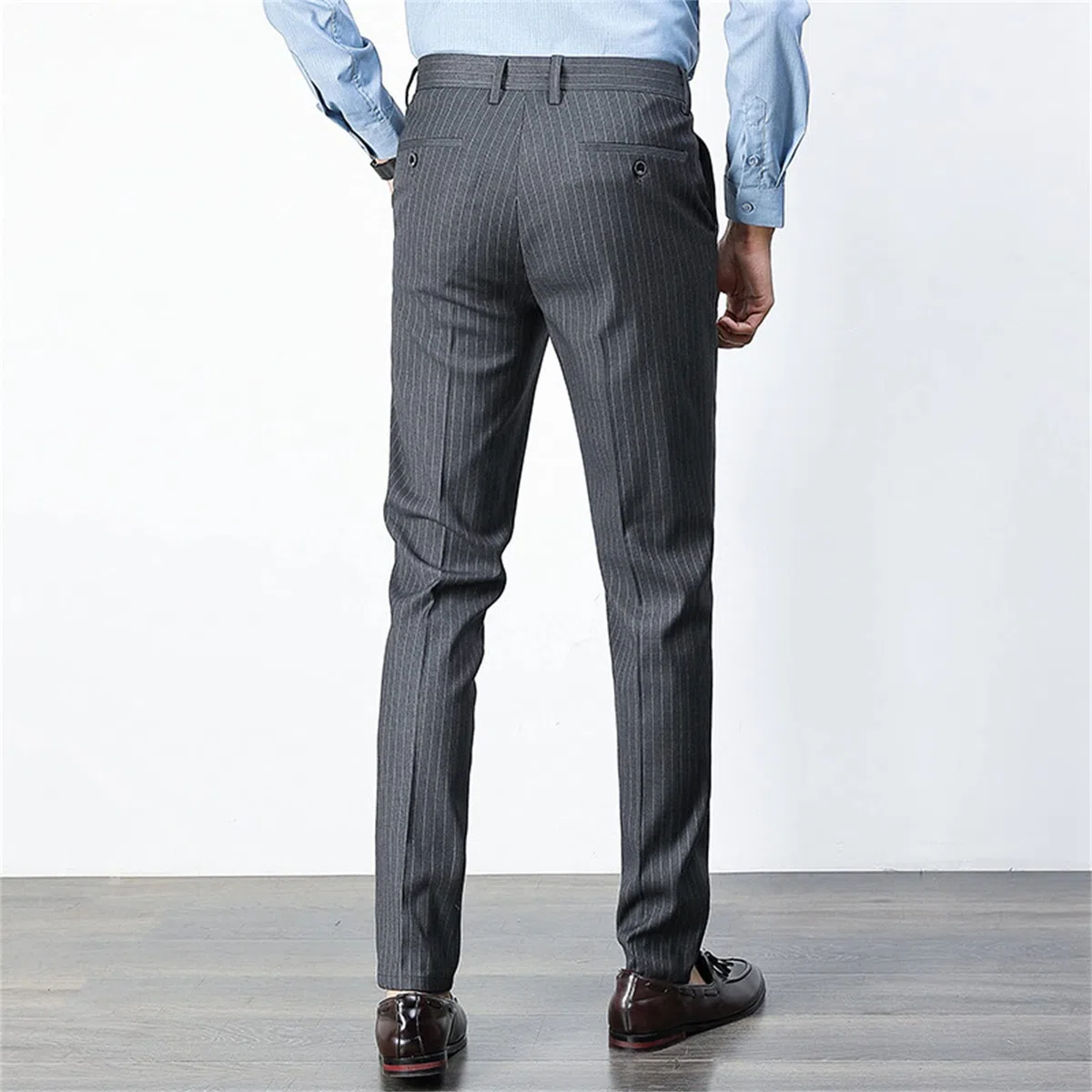 Pantaloni da uomo slim a righe casual affusolati gessato resistente alle rughe pantaloni da abito da lavoro leggeri