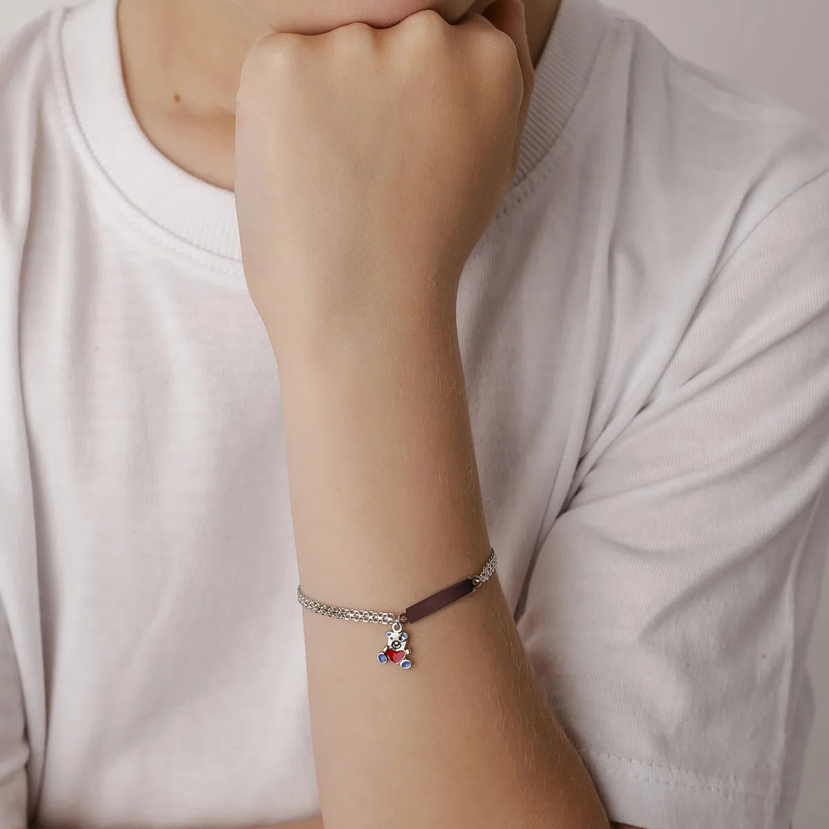 Sakrami Bracciale in Argento 925 con Piastrina Personalizzabile con Nome e Orsetto Smaltato + Idea Regalo Bambina e Bambino - Braccialetto Dolce per Nascita, Battesimo, Comunione, Compleanno
