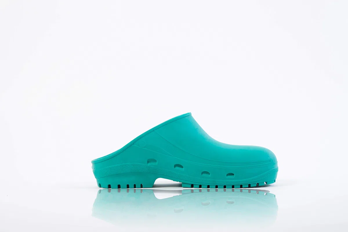 REPOSA Easy - Zoccoli Sanitari Donna e Uomo in Gomma con Suola Antiscivolo SRC, Ciabatte Sanitarie Anatomiche Senza Laccetto, Scarpe Sanitarie Infermieri Sterilizzabili, Antishock e Traspiranti