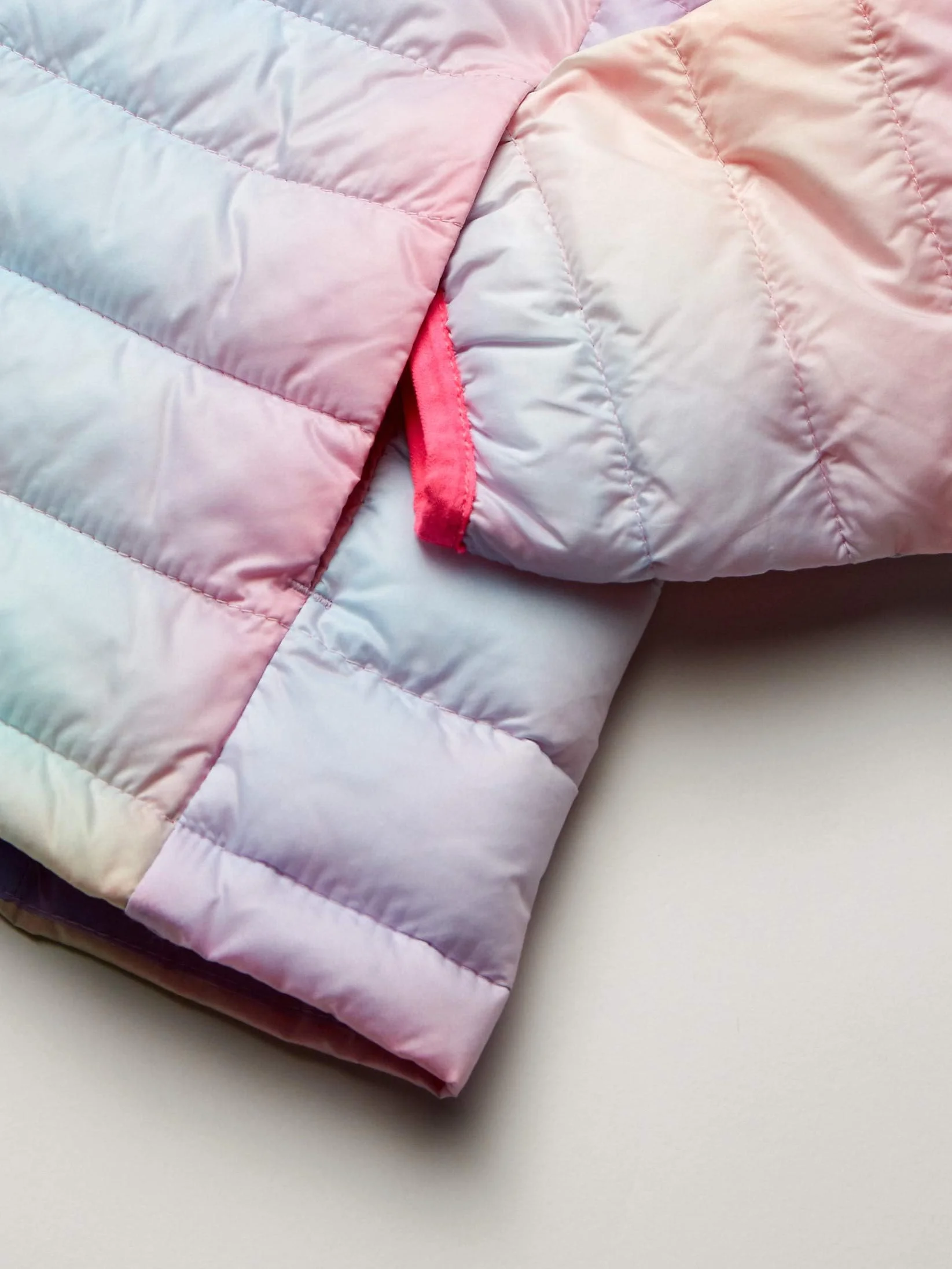 Amazon Essentials Bambina Piumino Leggero con Cappuccio Impermeabile e Ripiegabile