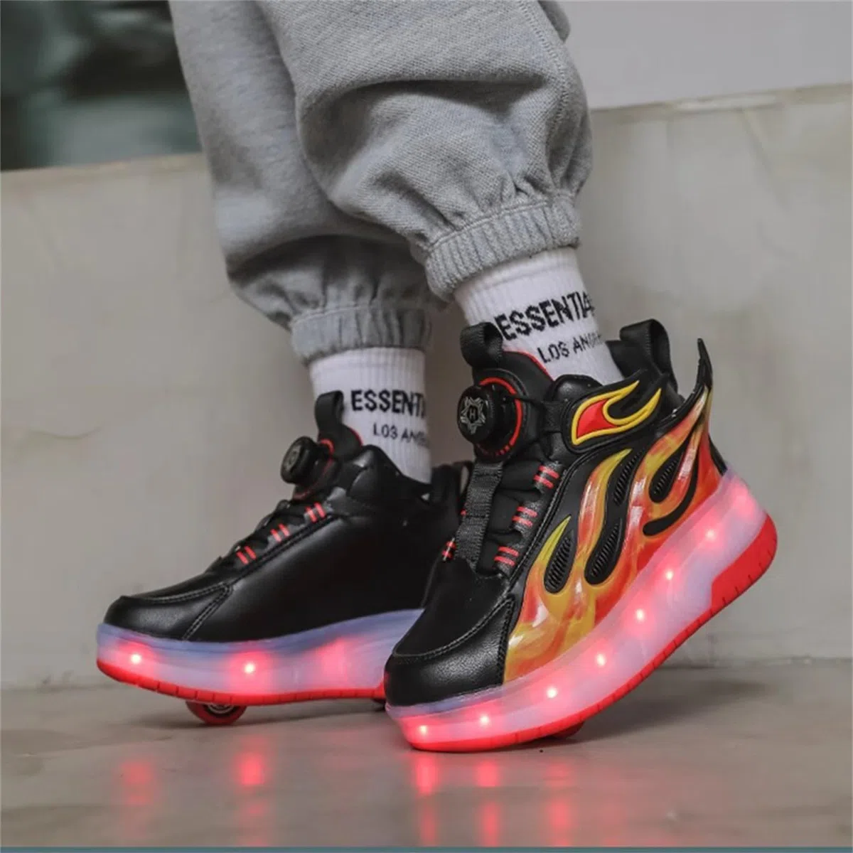 Mateju Scarpe con Rotelle Bambina Ragazzo Ragazza Sportive Scarpe da Skateboard, 2 Rotelle LED Luci Rimovibile Skateboard Ginnastica da Pattini Sneakers per Bambino Donna Uomo