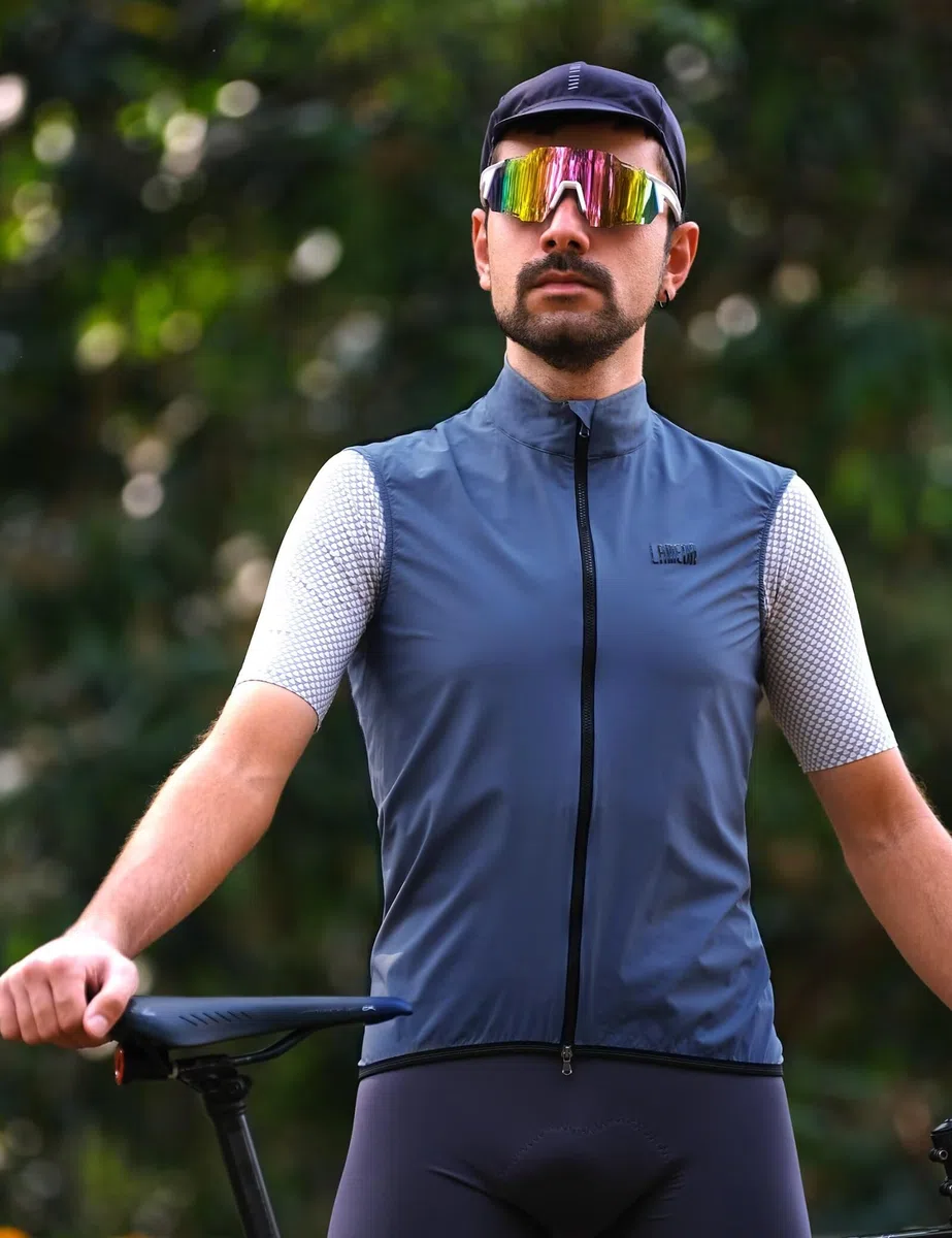 LAMEDA Gilet Antivento Ciclismo Uomo Gilet Running Traspirante Gilet Bici Sportivo Leggero Anti-UV Catarifrangente Per Corsa Trekking e Vita Quotidiana Unisex