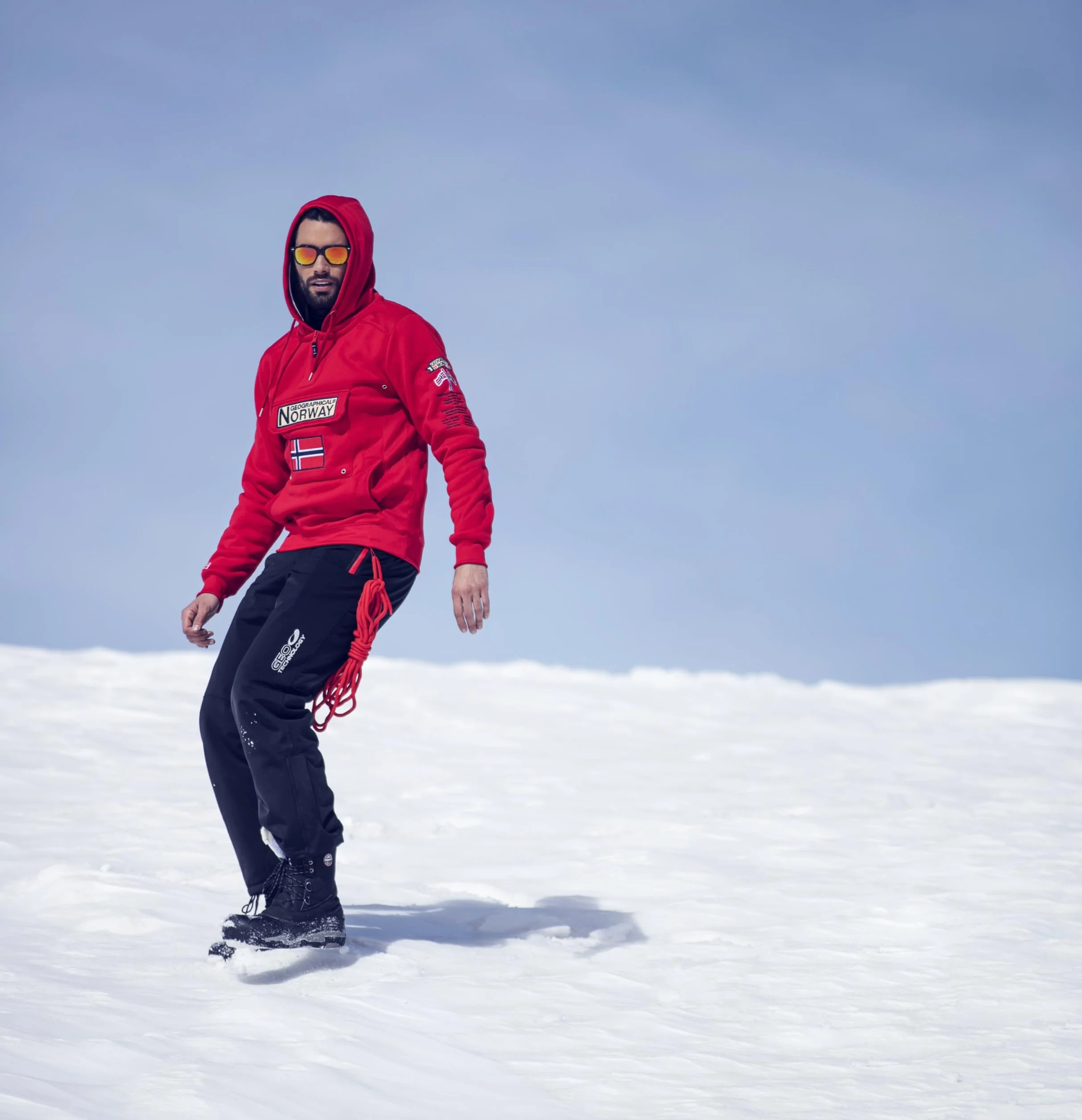Geographical Norway GYMCLASS - Felpa con cappuccio e tasca a marsupio da uomo, con logo della marca e maniche lunghe