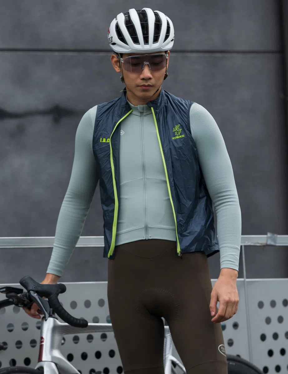 INBIKE Gilet da Ciclismo Leggero Uomo Impermeabile Antivento con Rete Traspirante Ripiegabile, con Taschino Posteriore e Riflettenti, per Corsa e Outdoor
