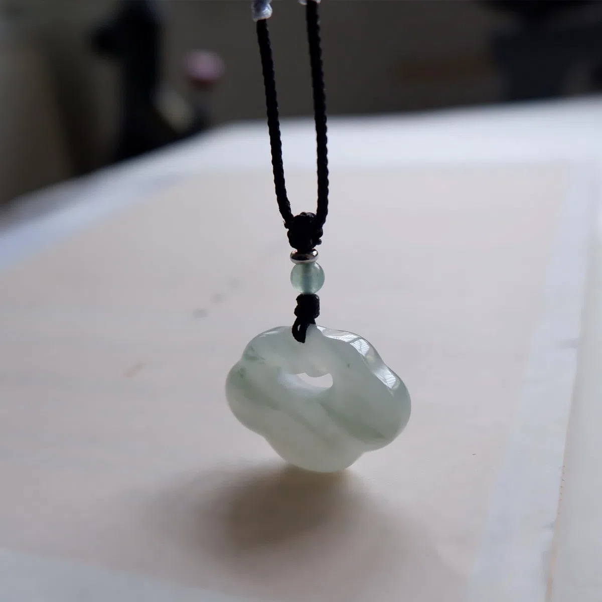 Verde Chiaro Naturale Giada Di Buon Auspicio Nuvola Blocco Collana Pendente (Black)