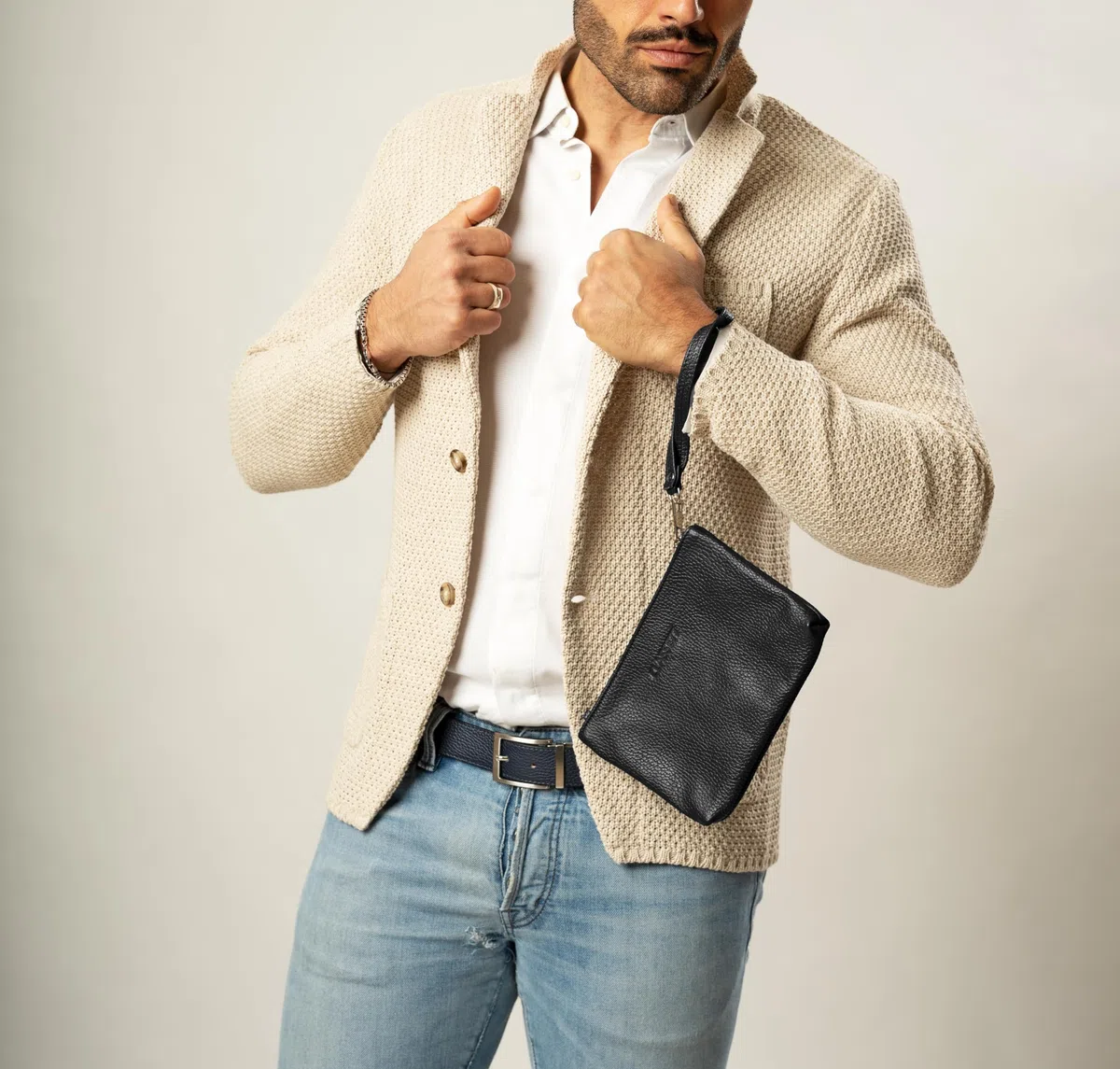 Pochette a Mano in vera Pelle morbida - Borsetta Piccola Clutch con Laccetto da Polso, per Uomo o Donna, pratica ed elegante - Produzione artigianale - Made in Italy