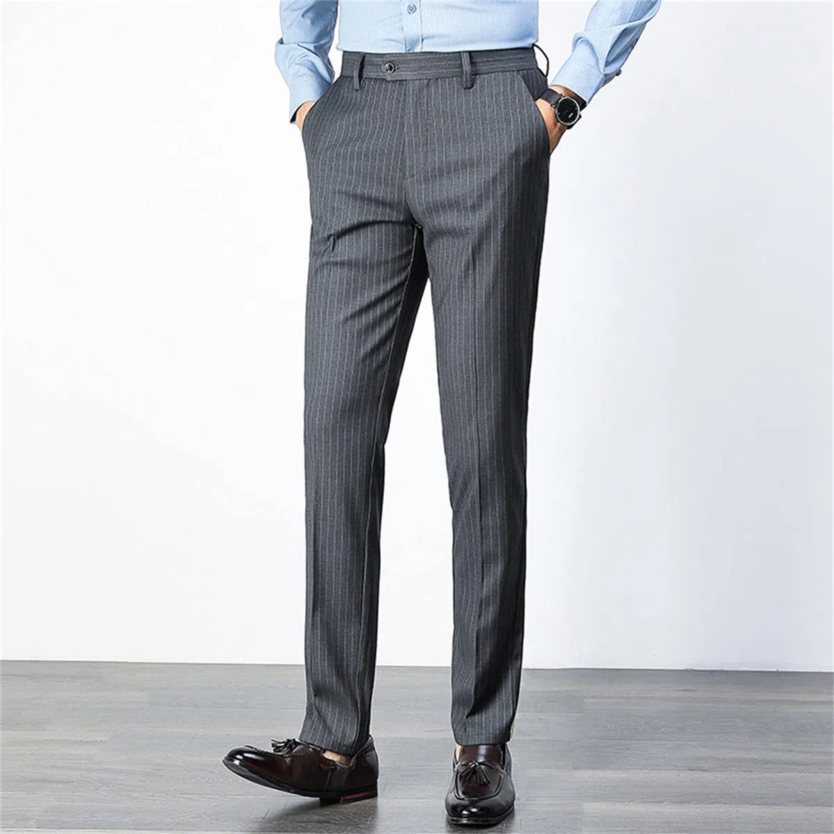 Pantaloni da uomo slim a righe casual affusolati gessato resistente alle rughe pantaloni da abito da lavoro leggeri